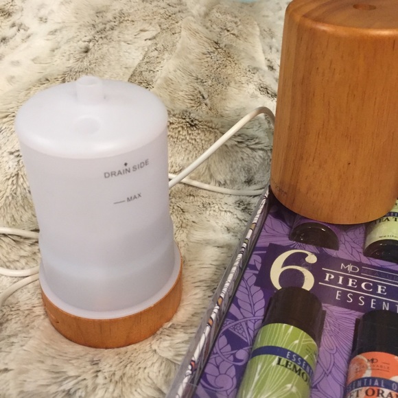 Essential Oils Diffuser with 6 different Oils - Picture 3 of 4